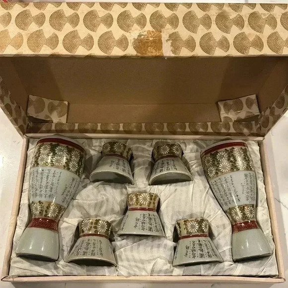 Vintage Japan Sake Set Porcelain Hand-Painted Floral Gold Details - Picture 1 of 6
